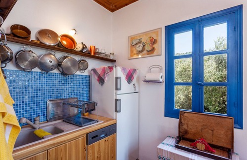 Loutraki Villa | Villa Elaion Private Pool- Sea Views -sleeps 4+3 KIDS (bunk bed +cot+baby chair