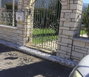 Perama House | Villa Elena