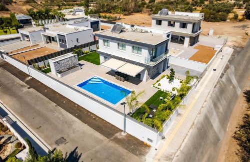Moni Villa | Villa Eleni by Ezoria Villas