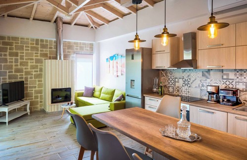 Nopigia Villa | Villa Elenitsa - Stylish Property Just 200m from Beach & Restaurants