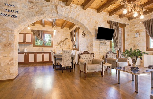 Lithakia House | Villa Elizabeth with Garden, Balcony & Wi-Fi