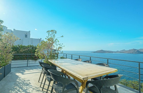 Geris Villa | Villa Ella with a Seaview