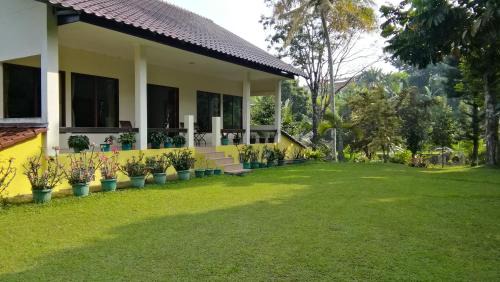 Gadog Villa | Villa (Entire) Teddy 6500m2 land@Gadog 650m above sea level.
