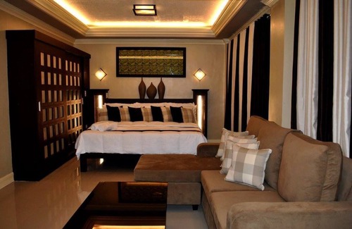 Palayan City Hotel | Villa Esmeralda Bryan's Resort Hotel and Restaurant