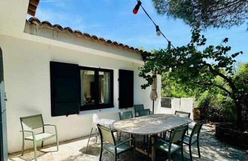 Plage de la Garonnette Villa | Villa familiale climatisée à 5 min de la mer avec parking et Wifi - FR-1-728-17