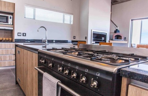 Yzerfontein Villa | Villa Fantastica - Yzerfontein[No Loadshedding] nEuropean-Inspired Villan