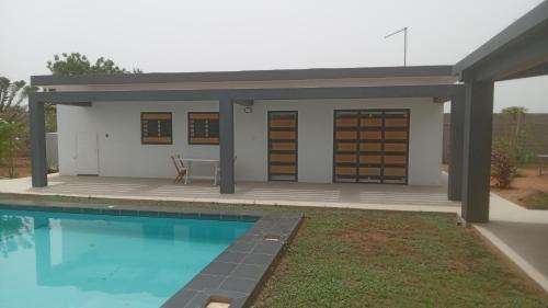 Ngaring House | Villa fleurie