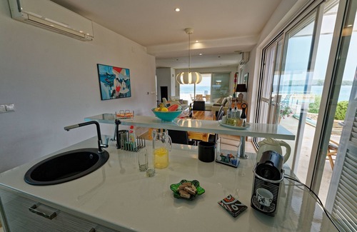 Kukljica Villa | Villa for 6 people, facing the sea, pool, large terrace