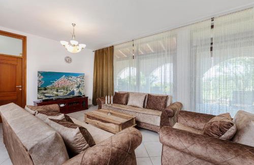 Radanovici Villa | Villa Forest