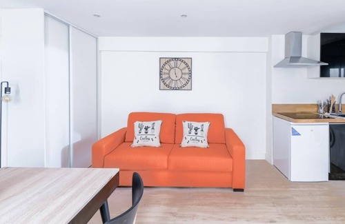 Ternes Apartment | Villa Poncelet - Suite Coco mademoiselle, 2 Bdrs, Champs Elysées, A/C, Prime Loc