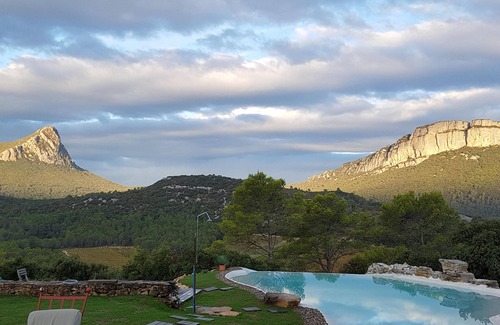 Saint-Mathieu-de-Treviers Villa | Villa in the south of France, exceptional setting, swimming pool, calm, wellness