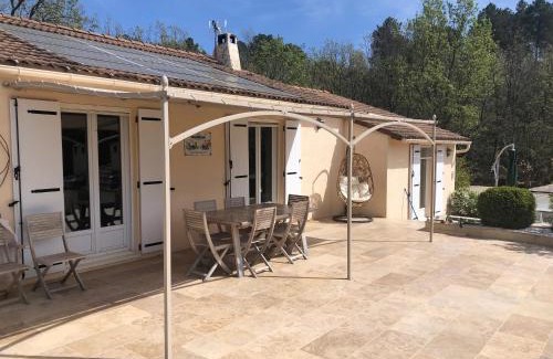 Sainte-Anastasie-sur-Issole Bed & Breakfast | Villa QUINISSOLE