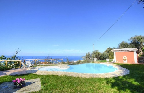 Santa Maria di Castellabate Villa | Villa Gaia: A bright and sunny two-story villa located on the slope of a hill, facing the sea, with Free WI-FI.