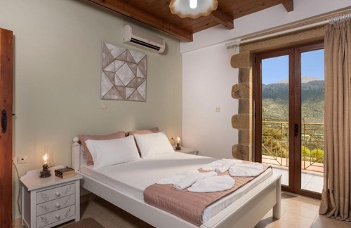 Embrosneros Villa | Villa Gianna by PosarelliVillas