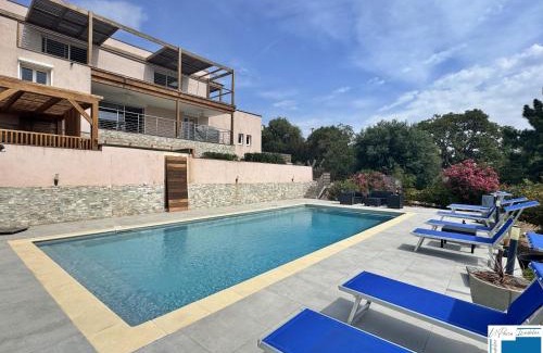 Santa Giulia Villa | VILLA GIULIA - Piscine - Jacuzzi - 4 Chambres