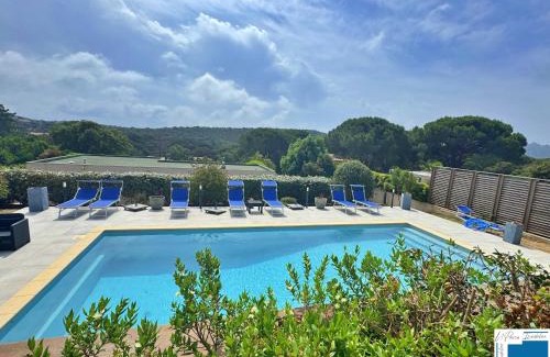 Santa Giulia Villa | VILLA GIULIA - Piscine - Jacuzzi - 4 Chambres