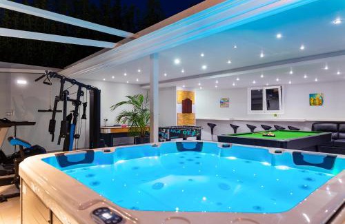 Misiria Villa | Villa Green Diamond - Private Heated Pool