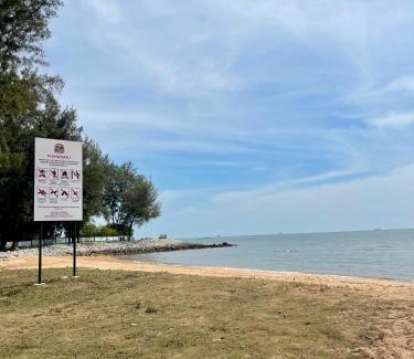 Taman Pantai Dickson House | Villa Hijau PD