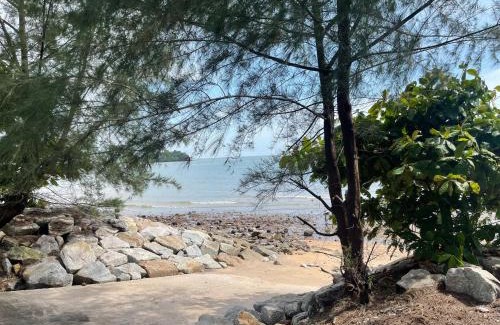 Taman Pantai Dickson House | Villa Hijau PD