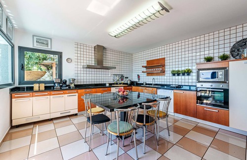 Benalmadena Villa | Villa 'Holivista' with Sea View, Wi-Fi and Air Conditioning