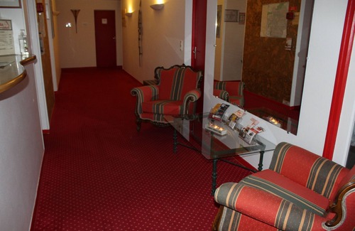 Saint-Andre-les-Vergers Hotel | Villa hotel