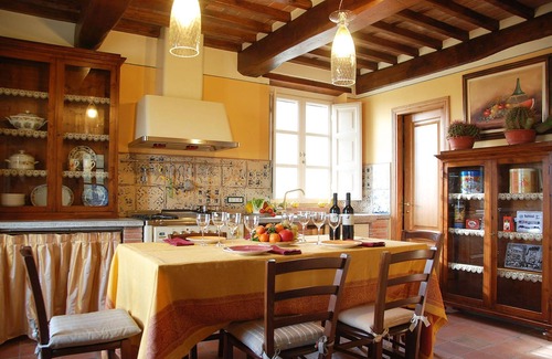 Cascine-La Croce Villa | Villa in Castelvecchio with 3 bedrooms sleeps 6