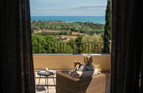 Civitanova Alta Villa | Villa in Civitanova Alta with 6 bedrooms sleeps 12
