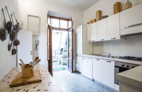 Florence Villa | Villa in Florence - No Car Needed, Terrific Views. Exclusive Pool, Garden, Wi-Fi