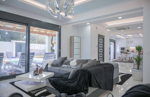 Notos Villa | Villa in Messonghi with Pool and Sea Nearby
