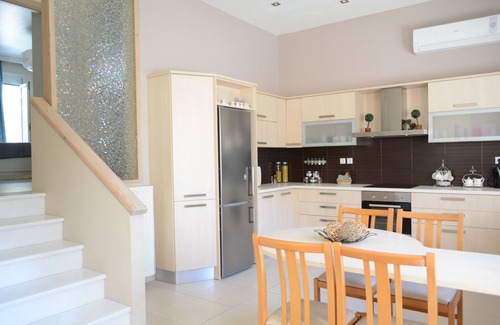 Skiathos Town Villa | VILLA IN SKIATHOS TOWN WITH PRIVATE POOL AND JACUZZI