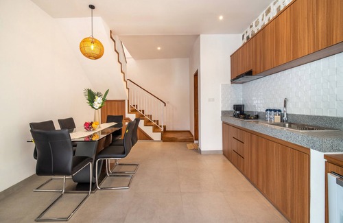 Ungasan Villa | Villa in Uluwatu - 4 Bedroom/4.5 Bathroom with Pool, AC, Cable and Roof Top Bar.