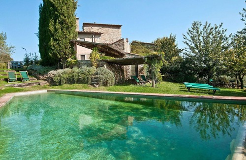 Radda in Chianti Villa | Villa in Volpaia with 6 bedrooms sleeps 12