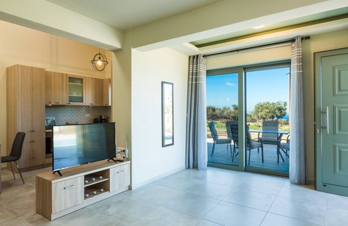 Prines Villa | Villa Iokasti, sea view with heated pool, 5 min walking from Atsipopoulo center