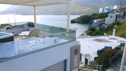 Bali Villa | Villa Iris, beachfront, with jacuzzi, up to 9 guests, Mpali beach, Rethymno!
