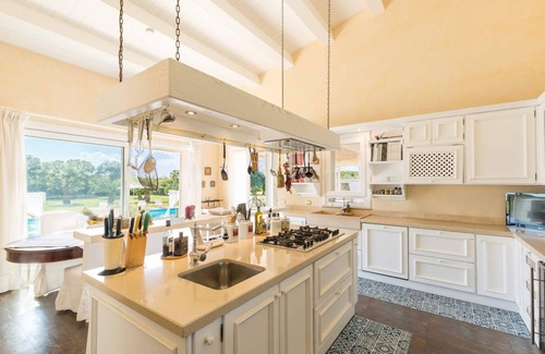 Syracuse Villa | Villa Isola by Villa Plus