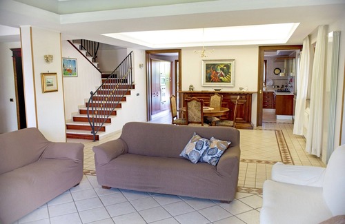 Cerreto Villa | Villa Isoletta, Beautiful vacation home with pool