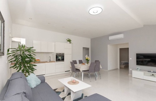 Zadvarje Villa | Villa Ivanova - Makarska by Villas Guide