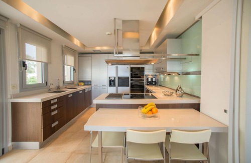 Aposelemis Villa | VILLA KATERINA BEACHFRONT 5 BEDROOMS 10-12 PERSONS *