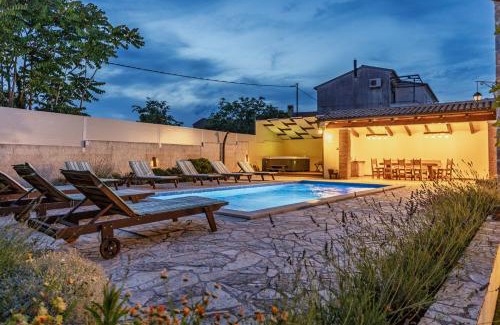 Mali Vareski Villa | Villa Katja near Pula with whirlpool only 3 km from the beach