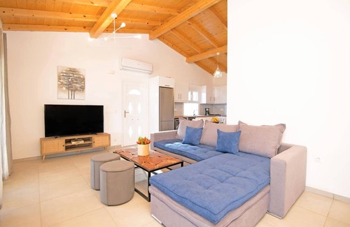 Apraos Villa | Villa Katostrato Beach by Villa Plus