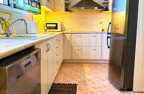 Loutraki House | Villa Korina" Summary