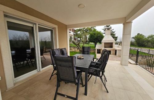 Crveni Vrh Villa | Villa Kortus - private pool&700mbeach