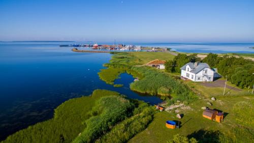 Kuressaare House | Villa Kuus Sõlme - Sea View Holiday Home