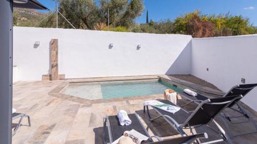 Mondron House | Villa La Fuente Periana by Ruralidays