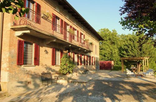 Costigliole d'Asti Villa | Villa La Mura - Luxury Pool by the Vineyard