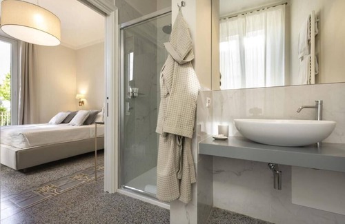 Lucca Historical Center Bed & Breakfast | Villa La Tuia B&B