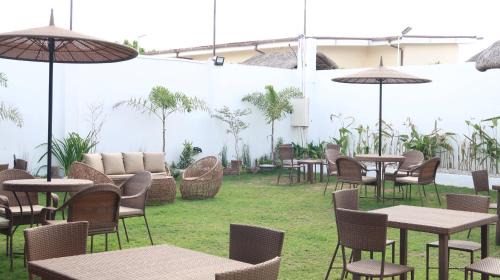 Pasuquin Bed & Breakfast | Villa Laetisha Beach Resort
