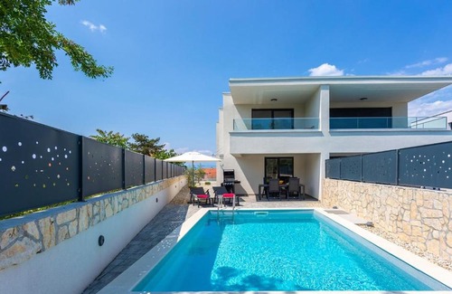 Milcetici Villa | Villa Larus