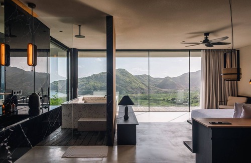 Praya Barat Villa | Villa LAYANG - 4 Bedroom Villa at Tampah Hills
