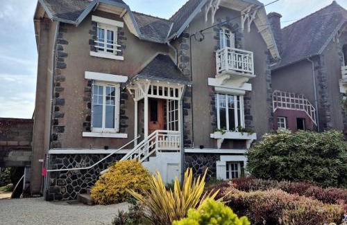 Saint-Quay-Portrieux Villa | Villa Les Embruns, Villa balnéaire familiale, plages à pied